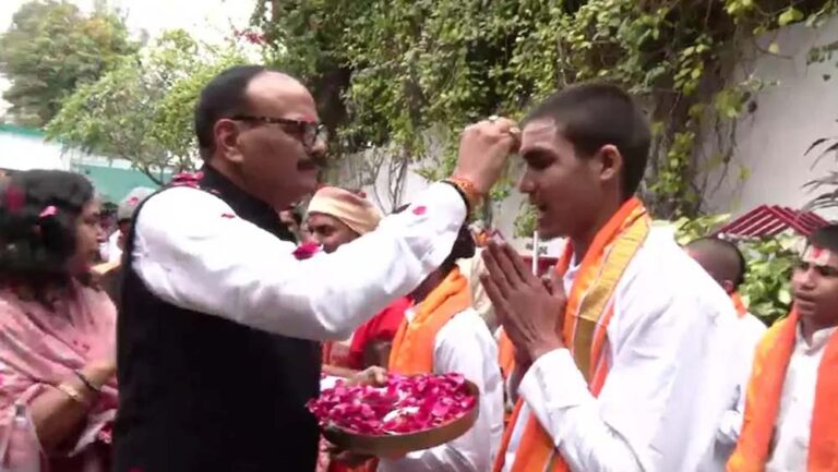 शंकराचार्य विवाद के बीच डिप्टी CM ब्रजेश पाठक का बड़ा कदम, 101 बटुकों का सम्मान कर दिया संदेश