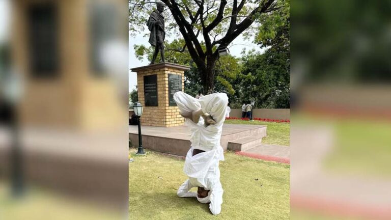 कांग्रेस विधायक ने विधानसभा में किया शीर्षासन, हर्ष फायरिंग पर FIR को लेकर जताया विरोध, सदन से वॉकआउट