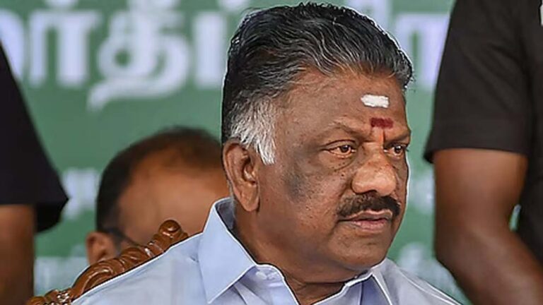 तमिलनाडु की राजनीति में बड़ा कदम, पूर्व CM पन्नीरसेल्वम ने थामा DMK का हाथ