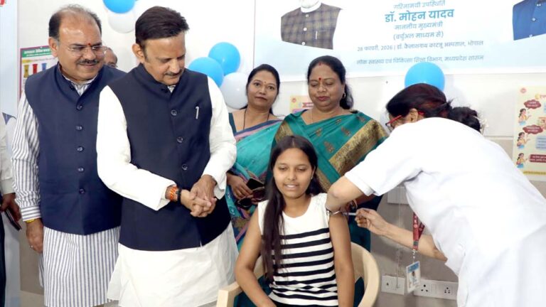 राष्ट्रीय एचपीवी टीकाकरण अभियान की शुरुआत, पहले चरण में 8 लाख बेटियों को मिलेगा टीका