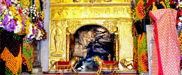 वैष्णो देवी यात्रियों के लिए बड़ा अलर्ट: भवन की वीडियो बनाई तो लगेगा भारी जुर्माना, नियम तोड़ने पर कड़ी सजा