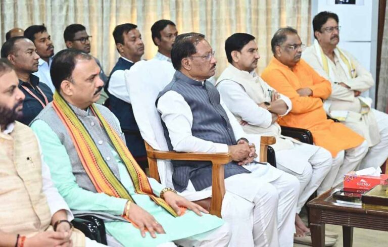 मुख्यमंत्री विष्णु देव साय ने सुनी ‘मन की बात’ की 131वीं कड़ी