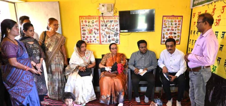 नीति आयोग की महानिदेशक निधि छिब्बर ने पिथौरा में की आकांक्षी विकासखंड एवं संपूर्णता अभियान 2.0 की समीक्षा