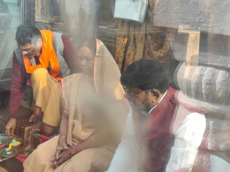 पशुपालन एवं डेयरी विभाग राज्यमंत्री पटेल ने माँ नर्मदा का किया पूजन