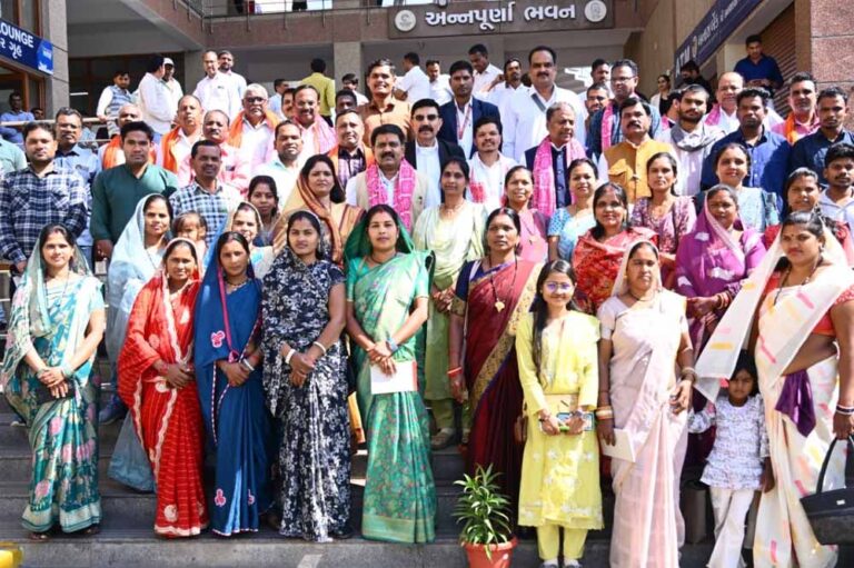 उपमुख्यमंत्री विजय शर्मा और वन मंत्री केदार कश्यप ने किया आधुनिक डेयरियों का निरीक्षण, पशुपालकों-बिहान दीदियों से संवाद