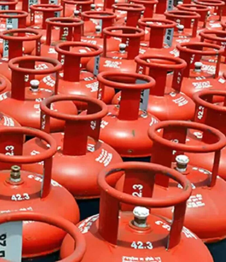 बजट से पहले बड़ा झटका, 50 रुपये महंगा हुआ एलपीजी सिलेंडर