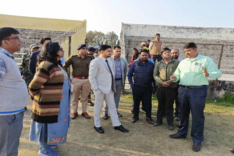 धनबाद के डीसी-एसपी ने किया निरीक्षण, डिस्पैच और रिसीविंग सेंटर की बारीकी से की जांच