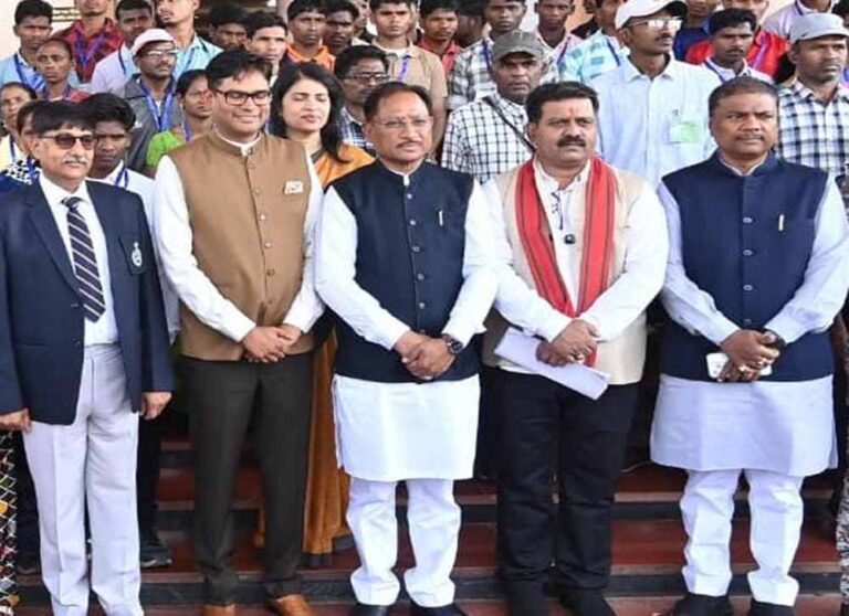 नए विश्वास के साथ आगे बढ़ रहे पुनर्वासित युवा: विधानसभा में समझी जनतांत्रिक प्रणाली