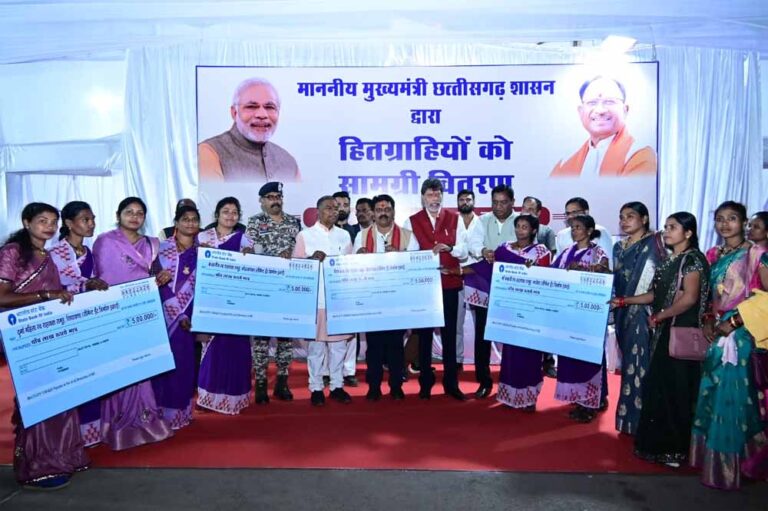 उप मुख्यमंत्री विजय शर्मा ने हितग्राहियों को सौंपी सौगातें