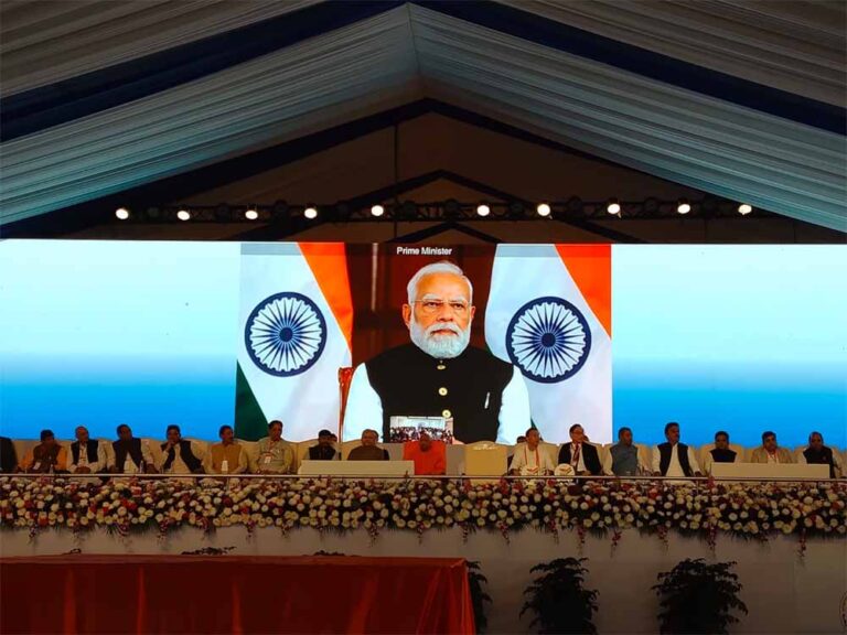 पहले चलती थीं गोलियां, अब लग रहे उद्योग’ – चिप प्लांट शिलान्यास में बोले CM योगी