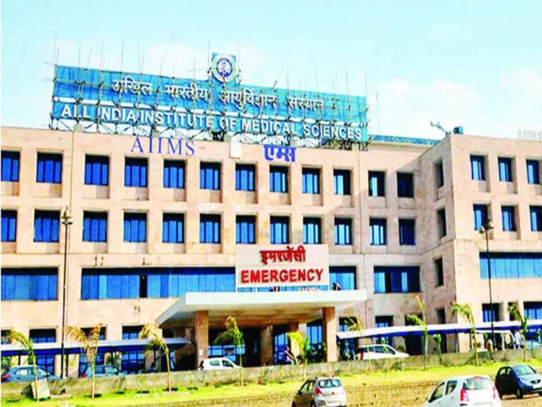 AIIMS Bhopal में नई पहल: आर्ट थैरेपी से तनाव होगा दूर, रद्दी अखबारों से बनेगी रचनात्मकता