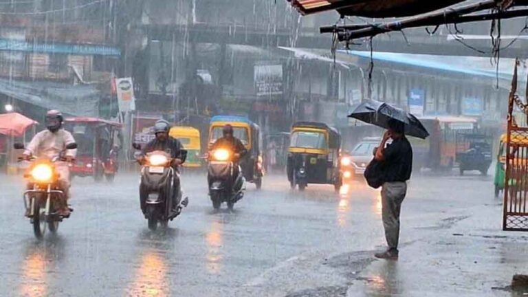 IMD Rainfall Alert: कम दबाव का क्षेत्र सक्रिय, इन राज्यों में अगले 48 घंटे भारी बारिश का खतरा
