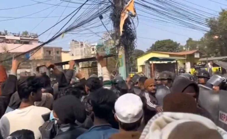 नेपाल में धार्मिक स्थल पर बवाल, वीरगंज में कर्फ्यू; लाठीचार्ज के बाद सेना तैनात