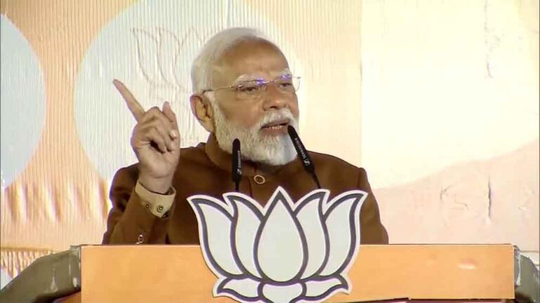 पीएम मोदी का एआई सम्मेलन में तंज: “कांग्रेस पहले से नंगी, कपड़े उतारने की क्या जरूरत”