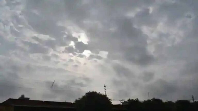 MP में मौसम का कहर: आंधी-तूफान संग भारी बारिश का अलर्ट, IMD ने दी चेतावनी