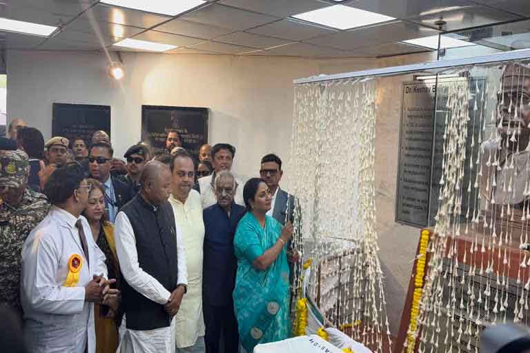 सीएम रेखा गुप्ता ने किया डॉ. हेडगेवार की प्रतिमा का अनावरण, आरोग्य संस्थान विस्तार की घोषणा