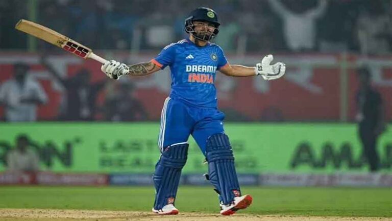 रिंकू सिंह बने ‘लास्ट ओवर किंग’, 20वें ओवर में छक्कों के मामले में सूर्यकुमार यादव को छोड़ा पीछे