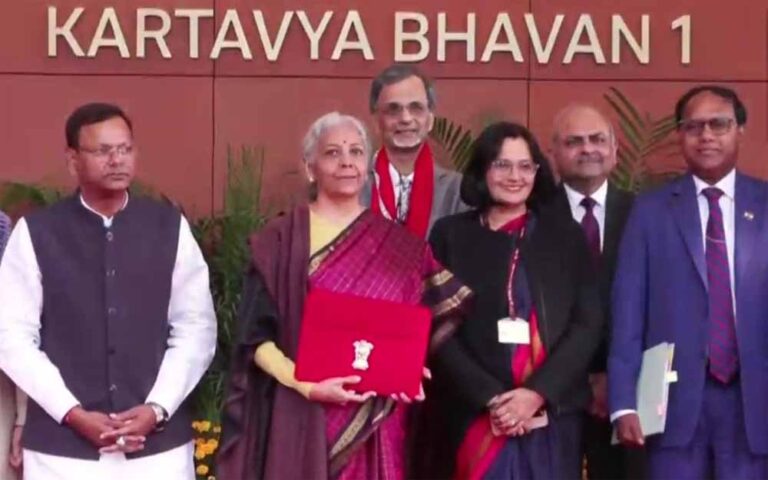 इन्फ्रास्ट्रक्चर को बूस्ट: सड़क-रेल-मेट्रो के लिए रिकॉर्ड फंडिंग, ₹12.20 लाख करोड़ कैपेक्स से छोटे शहरों को मिलेगी नई रफ्तार