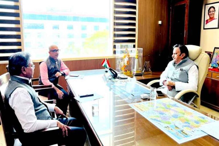 सीएचसी को एफआरयू के रूप में उन्नत करने के लिए मैनपावर की उपलब्धता सुनिश्चित करें: उप मुख्यमंत्री शुक्ल