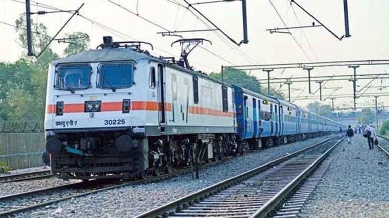 होली पर रेलवे का बड़ा तोहफा: दिल्ली-कोलकाता के बीच चलेंगी 26 स्पेशल ट्रेनें, यात्रियों को राहत