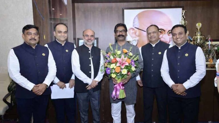 धालभूमगढ़ एयरपोर्ट परियोजना को जल्द शुरू करने की मांग, SCCI प्रतिनिधिमंडल ने CM हेमंत सोरेन से की मुलाकात