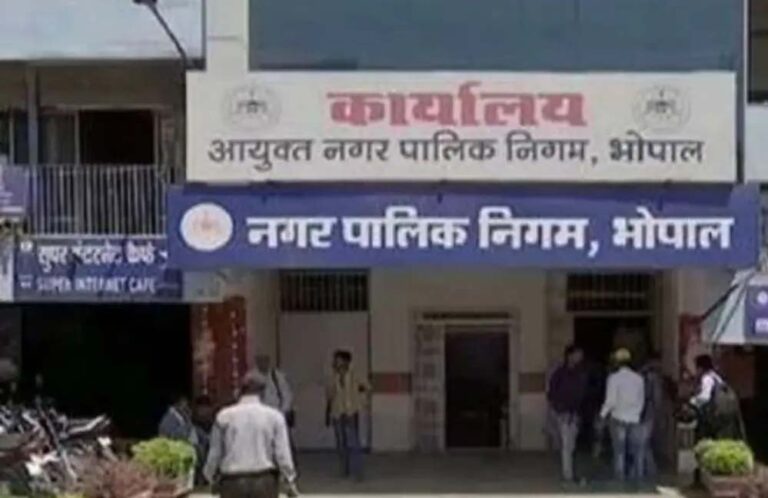भोपाल नगर निगम घोटाला: अपर आयुक्त सेवतकर को हटाया, लोकायुक्त ने की थी FIR, कमिश्नर ने बजट से पहले वित्त विभाग सौंपा