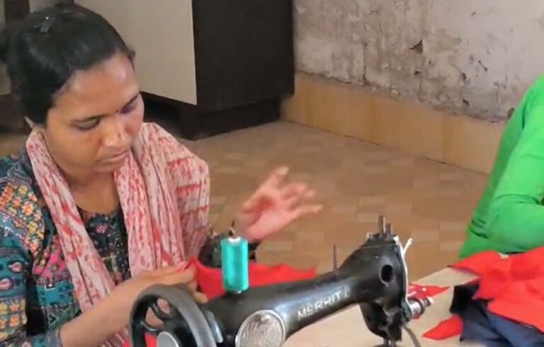 आत्मसमर्पित नक्सली डेढ़ महीने से सीख रहे सिलाई और ड्राइविंग, बालाघाट पुलिस की पहल से 14 परिवारों को मिली सरकारी नौकरी