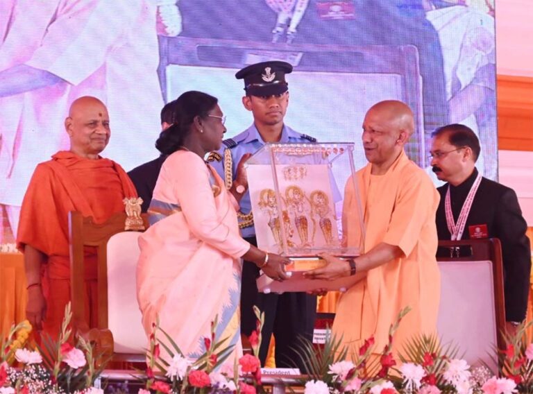 रामनगरी में राज्यपाल व मुख्यमंत्री ने किया राष्ट्रपति का स्वागत