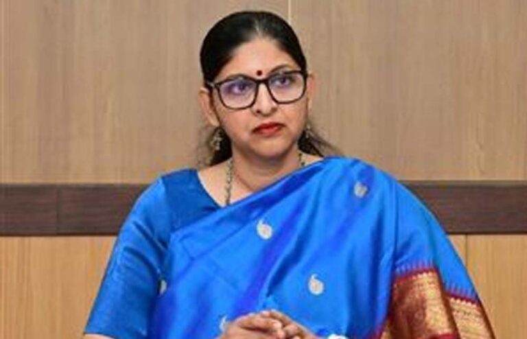 खाद्य विभाग की सचिव रीना बाबा साहब कंगाले ने ली समीक्षा बैठक