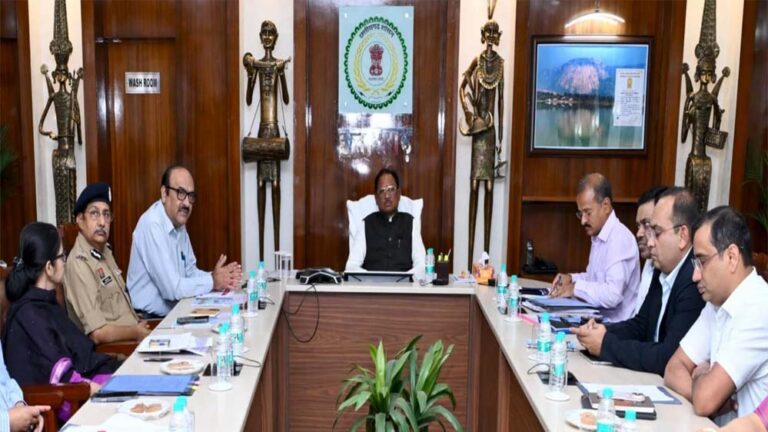 पश्चिम एशिया की परिस्थितियों पर मुख्यमंत्री की उच्चस्तरीय समीक्षा: वीडियो कॉन्फ्रेंसिंग के माध्यम से कमिश्नर, आईजी और कलेक्टरों को दिए निर्देश