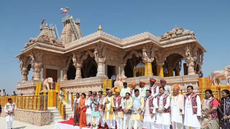 मुख्यमंत्री डॉ. यादव और कैबिनेट मंत्रियों ने निमाड़-मालवा के लोक देवता भीलट देव से सभी की समृद्धि के लिए की कामना