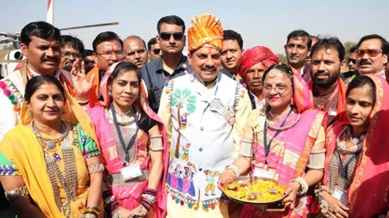 सीएम डॉ. मोहन यादव ने कैबिनेट के साथ भिलट देव के किए दर्शन, अब होगी कृषि कैबिनेट की बैठक