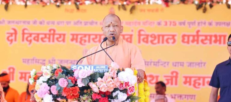 स्मार्टफोन डिप्रेशन की बीमारी पैदा करने वाला है, छोटी-छोटी बातों के कारण बढ़ी आत्महत्याओं की प्रवृत्तिः सीएम योगी