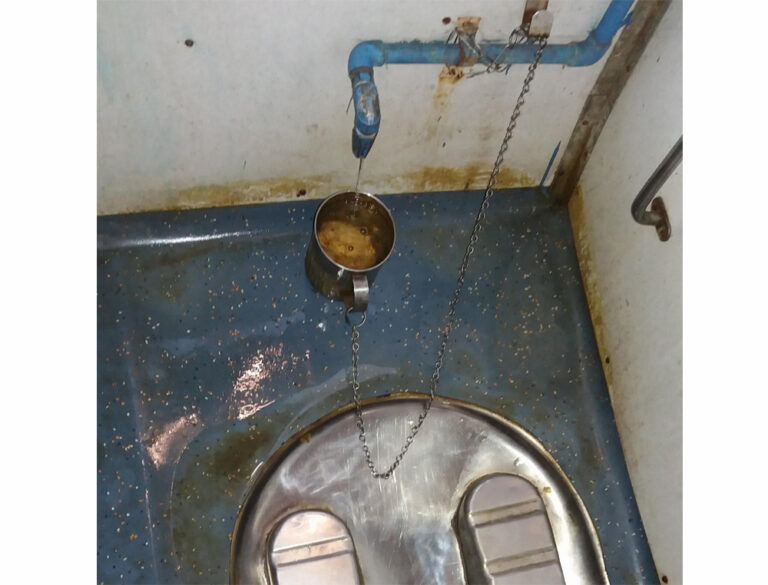 ट्रेन के टॉयलेट से हटेंगे चेन वाले मग, रेलवे ने लिया बड़ा फैसला