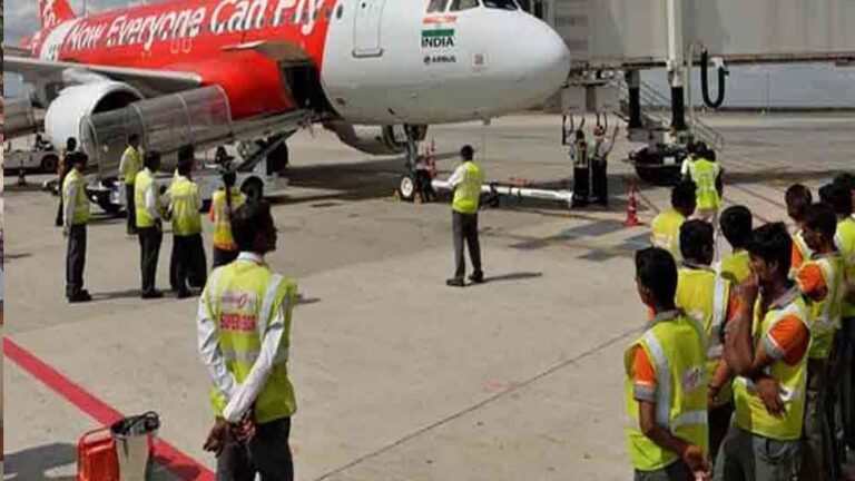 एयरपोर्ट पर नौकरी कैसे पाएंगे? 12वीं पास भी पा सकते हैं लाखों का पैकेज, ये कोर्स करें