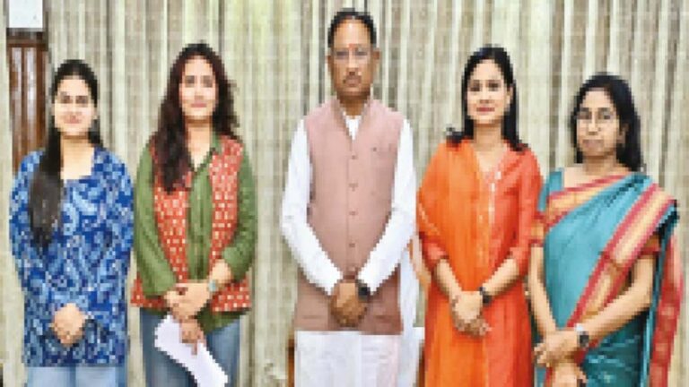 साय ने महिला पत्रकारों से की बातचीत: पिता के निधन के बाद मां ने निभाई दोनों की भूमिका