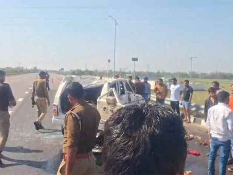 पूर्वांचल एक्सप्रेसवे पर दर्दनाक हादसा: तेज रफ्तार बोलेरो पलटी, तीन की मौत