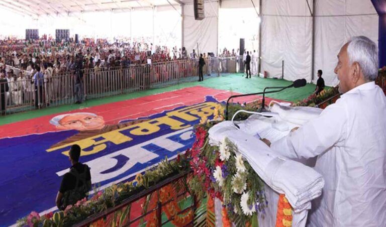 ‘नीतीश हमारे गार्जियन’: जीविका दीदियों की आंखें नम, CM से भावुक अपील