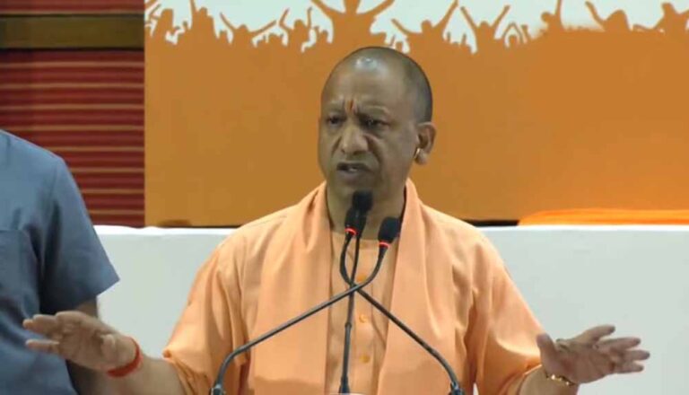 राष्ट्रपति पर टिप्पणी को लेकर योगी का TMC पर हमला: राजनीतिक अहंकार और ओछी मानसिकता