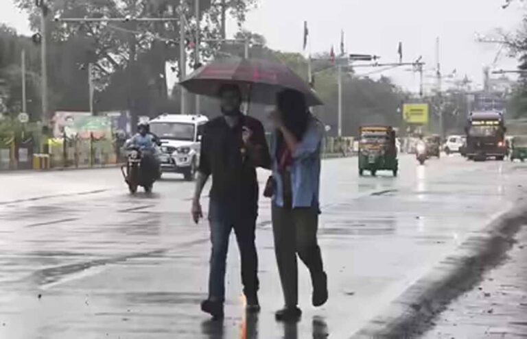 धूप की तपिश से राहत: आज हल्की बारिश और बिजली गिरने की संभावना