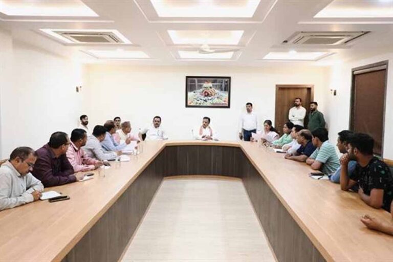 उप मुख्यमंत्री शुक्ल ने रीवा ने घरेलू गैस आपूर्ति व्यवस्था की समीक्षा की