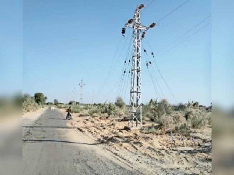 हादसे रोकने के लिए CM सैनी का बड़ा फैसला: सड़क से 3 फीट दूर लगाए जाएंगे बिजली के खंभे
