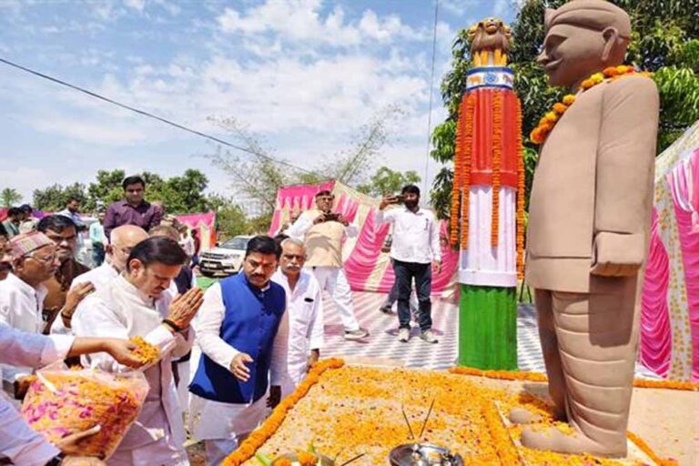 स्वतंत्रता संग्राम सेनानी मोलई कुशवाहा का योगदान अविस्मरणीय रहेगा: उप मुख्यमंत्री शुक्ल