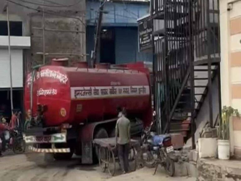 इंदौर में भीषण आग: स्क्रैप गोदाम से उठा धुएं का गुबार, कई किमी दूर तक दिखा असर