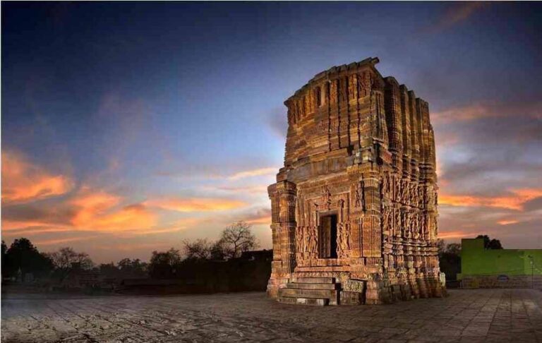 पत्थरों में दर्ज इतिहास: जहाँ हर पत्थर कहती है एक कहानी