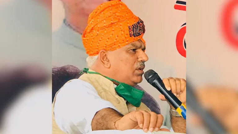 डीग में दिखा राजनीति का मीठा चेहरा और जवाहर सिंह बेढम ने झाबर सिंह खर्रा को खिलाया ब्रज का मशहूर जलेबा