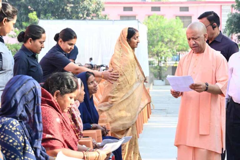 जनता की हर समस्या का त्वरित समाधान कराएं अधिकारी: मुख्यमंत्री