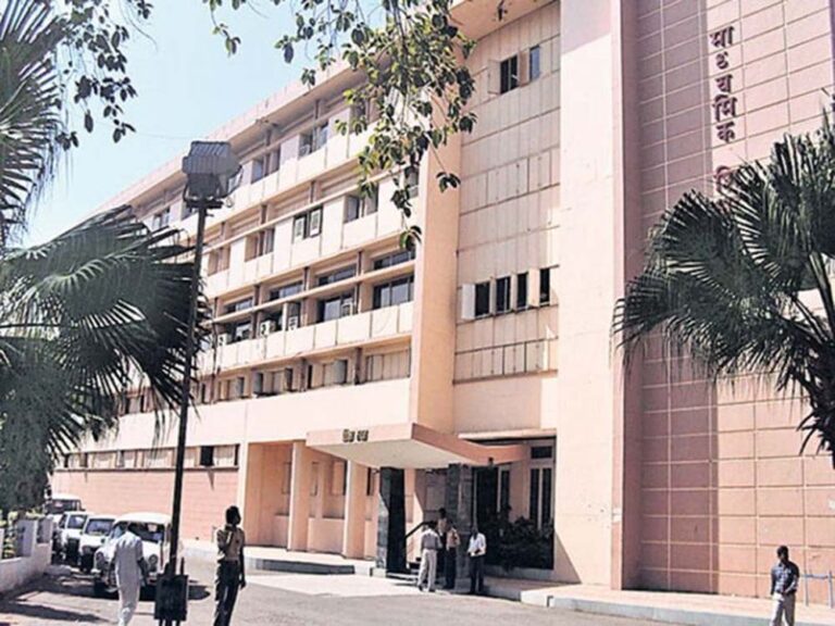 MP में शिक्षकों में नाराजगी: गर्मी की छुट्टियों में भी स्कूल जाना होगा, मई-जून में बोर्ड परीक्षाएं