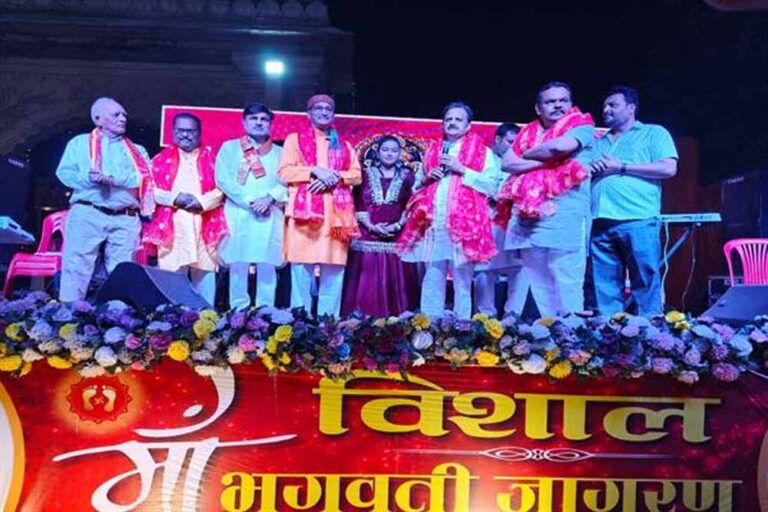 माँ के आशीर्वाद से ही सभी कार्य सफल होते हैं : उप मुख्यमंत्री शुक्ल