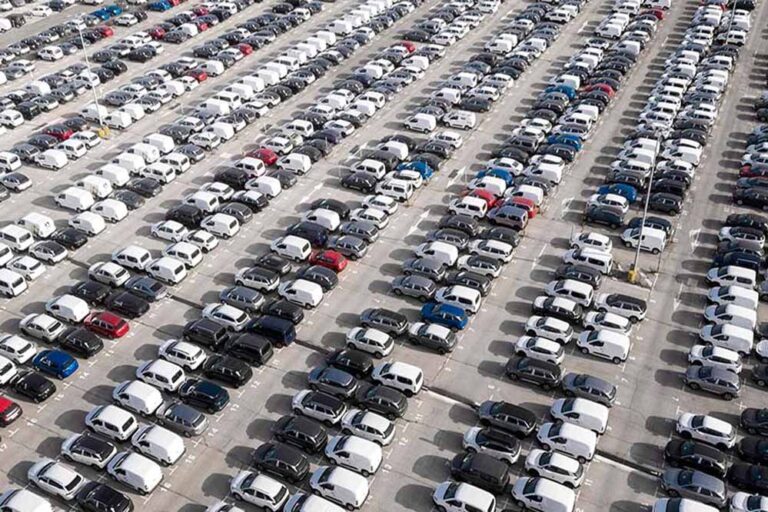 फरवरी 2026 में भी कारों की बिक्री में रफ्तार, Tata की बिक्री 34%, Mahindra की 19% बढ़ी